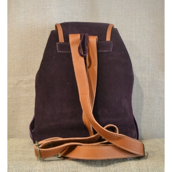 Plecak damski boho  ze skóry zamszowej  w kolorze czerwonego wina z kolorowym kwiatowym  haftem.